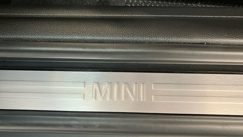 MINI Hatchback 1.5 Cooper Classic 3dr Auto Petrol Hatchback